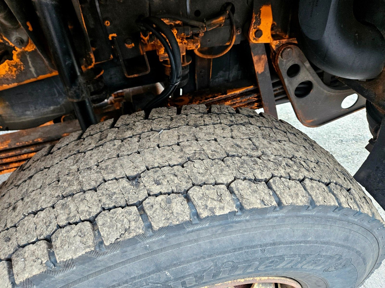 Camión volquete MAN FE 19.310 4x4 BL Winterdienst Band Streuer: foto 13 Camión volquete MAN FE 19.310 4x4 BL Winterdienst Band Streuer: foto 13