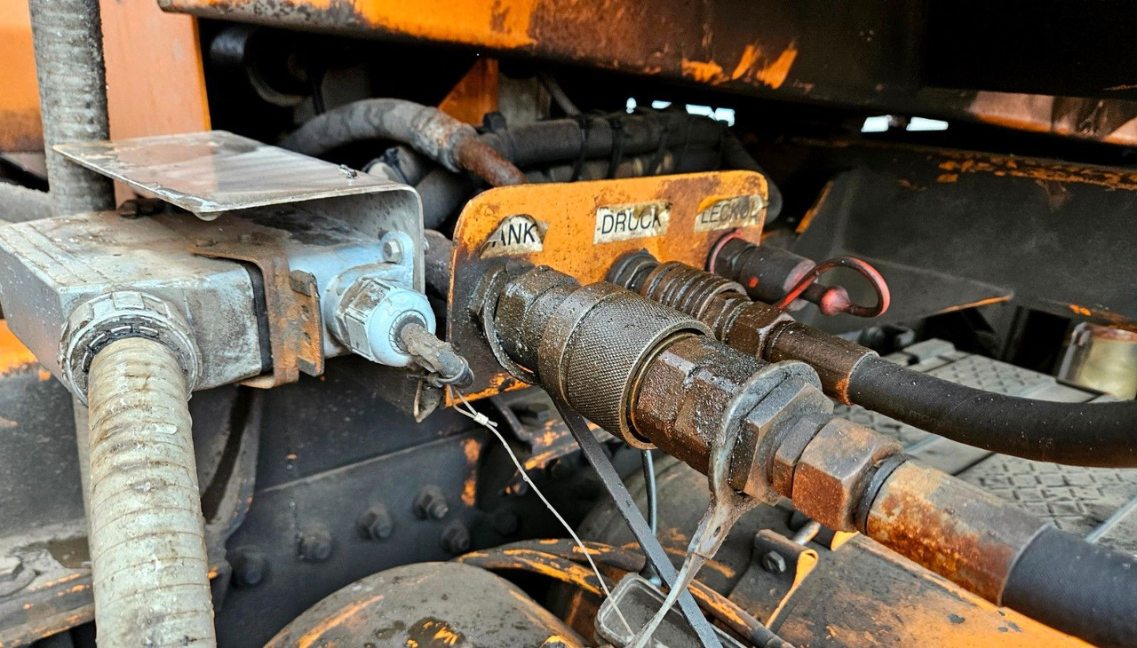 Camión volquete MAN FE 19.310 4x4 BL Winterdienst Band Streuer: foto 12 Camión volquete MAN FE 19.310 4x4 BL Winterdienst Band Streuer: foto 12