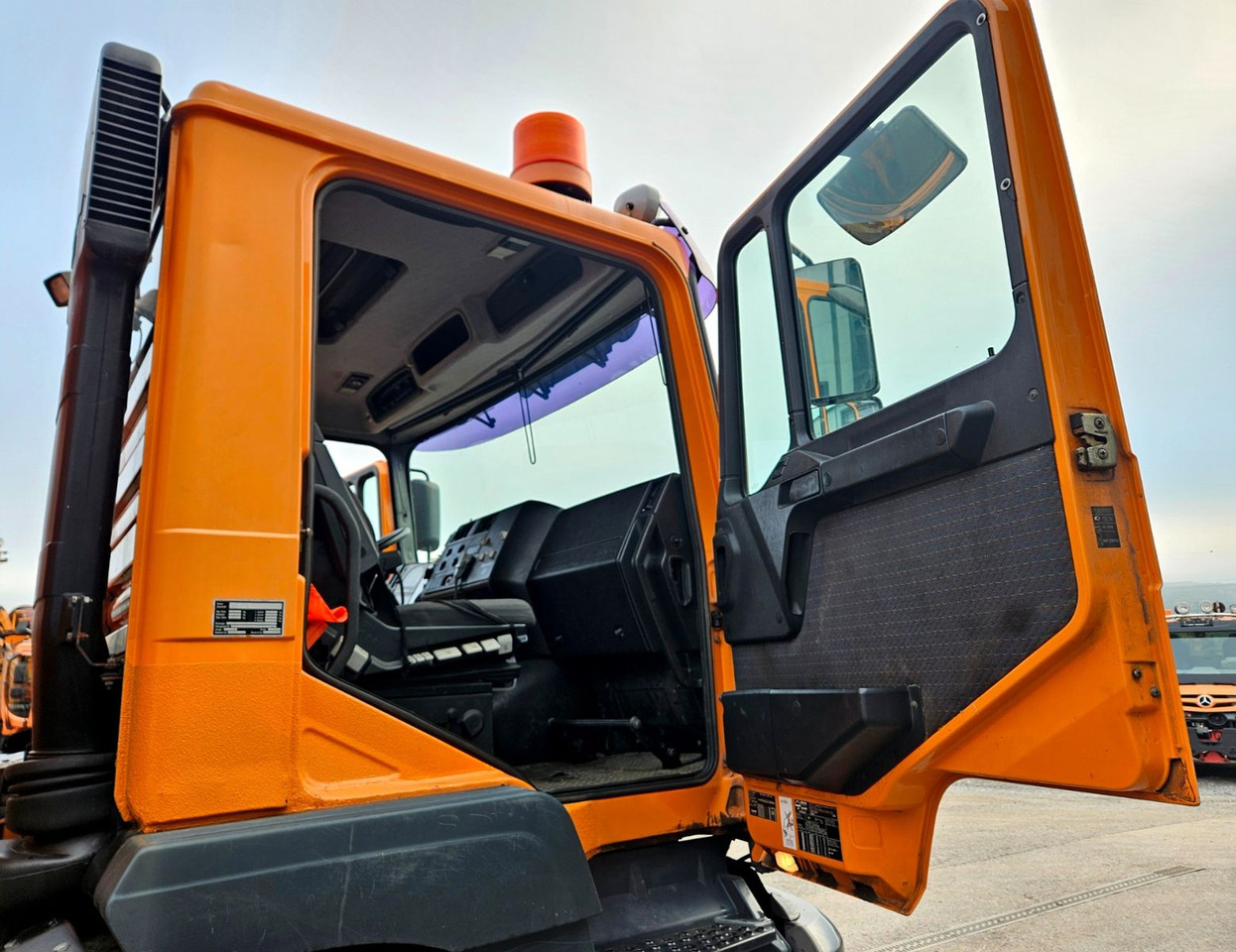 Camión volquete MAN FE 19.310 4x4 BL Winterdienst Band Streuer: foto 9 Camión volquete MAN FE 19.310 4x4 BL Winterdienst Band Streuer: foto 9