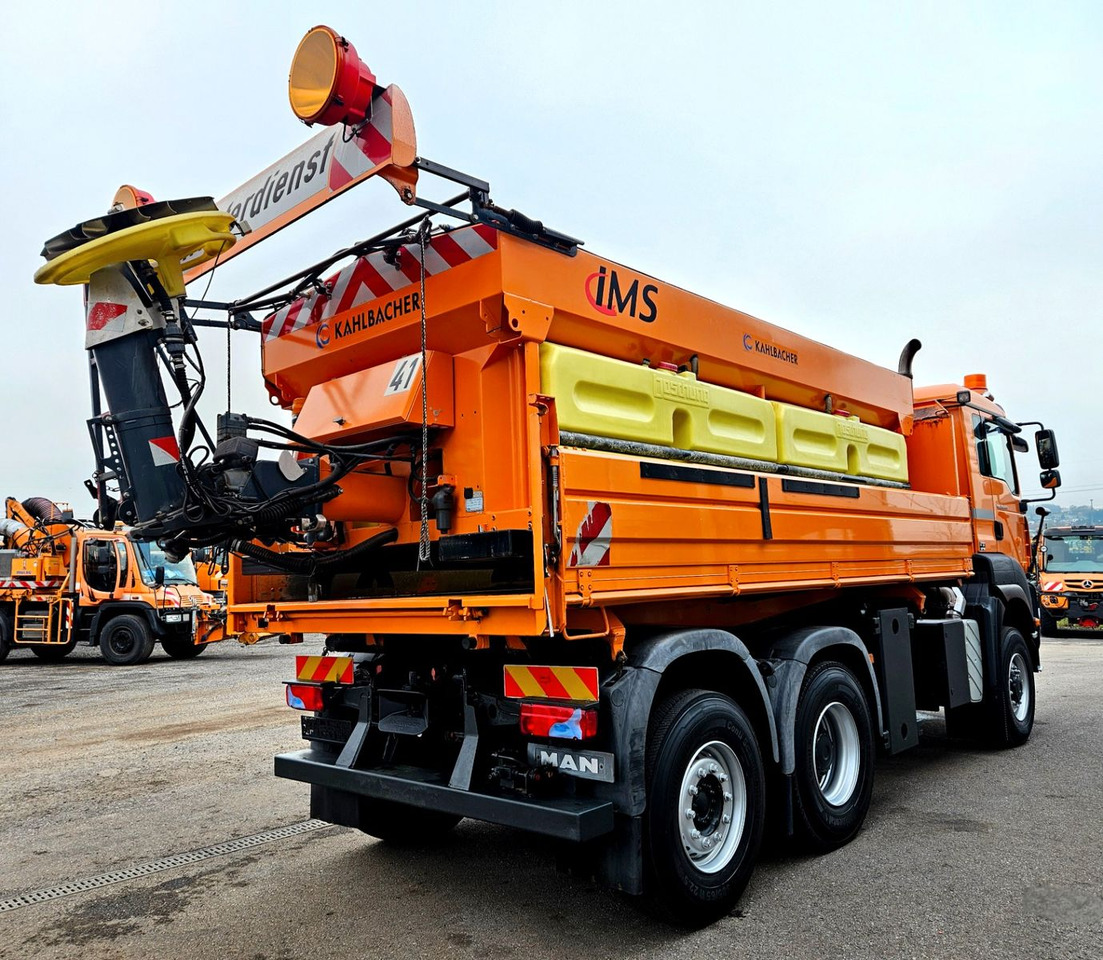 MAN TGA 28.400 6x4-4 Winterdienst - Camión volquete: foto 3 MAN TGA 28.400 6x4-4 Winterdienst - Camión volquete: foto 3