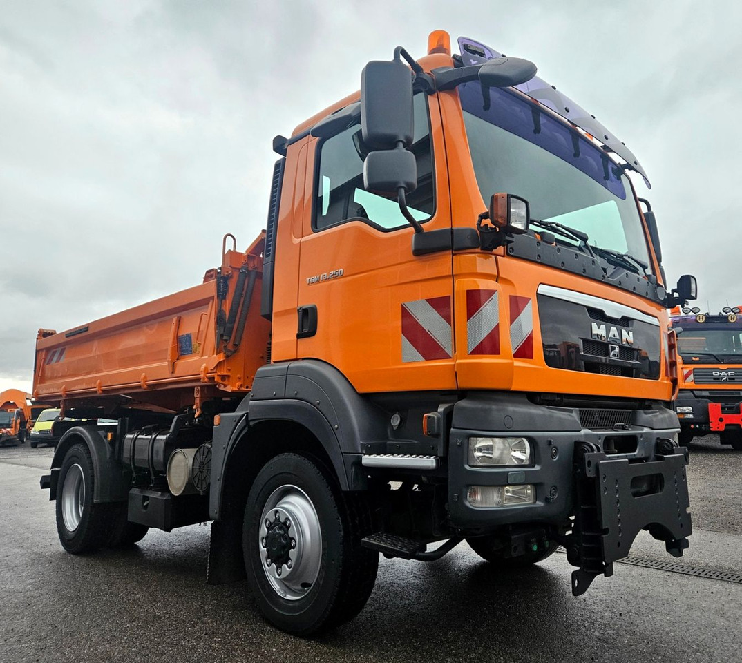 Camión volquete MAN TGM 13.250 4x4 Euro5 Winterdienst: foto 22