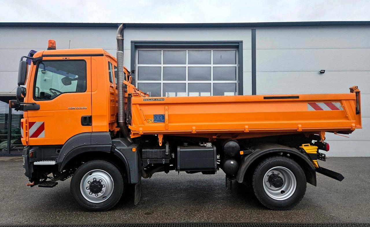 Camión volquete MAN TGM 13.250 4x4 Euro5 Winterdienst: foto 17