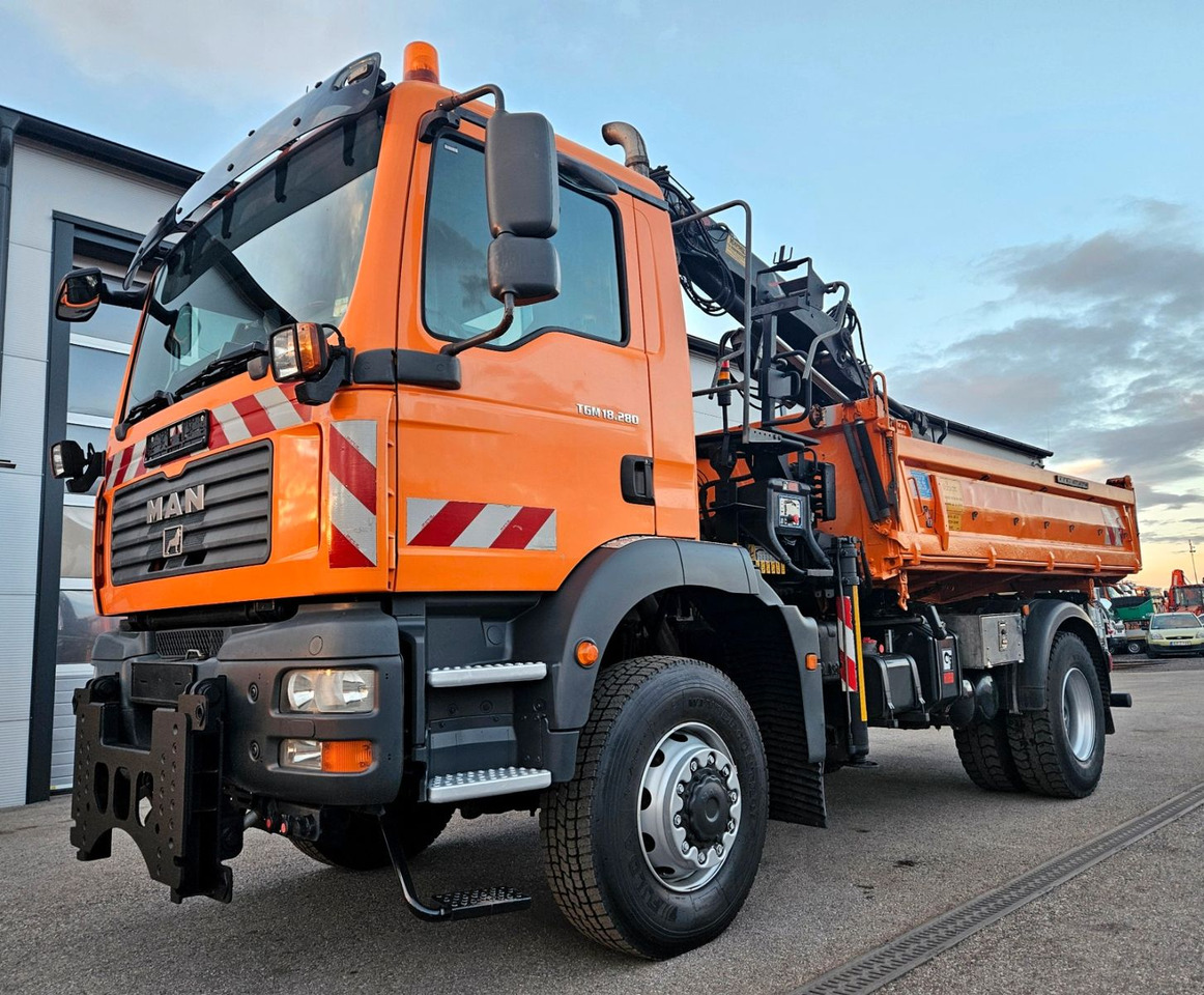 MAN TGM 18.280 4x4 HIAB 111-3 Funk Kran Winterdienst - Camión volquete, Camión grúa: foto 4 MAN TGM 18.280 4x4 HIAB 111-3 Funk Kran Winterdienst - Camión volquete, Camión grúa: foto 4