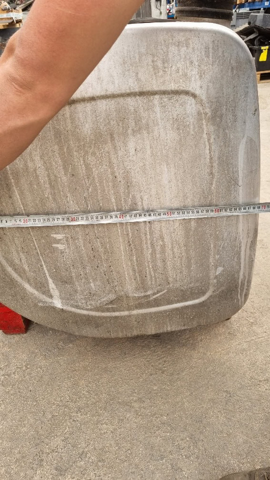 Serbatoio Volvo 570 lt - Otros maquinaria: foto 4 Serbatoio Volvo 570 lt - Otros maquinaria: foto 4