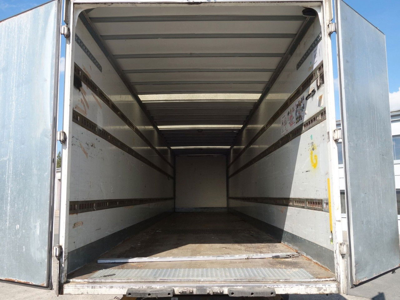 Semirremolque caja cerrada WEKA Weka, 1 Achse, Lenkachse 1 Achse, Lenkachse: foto 8