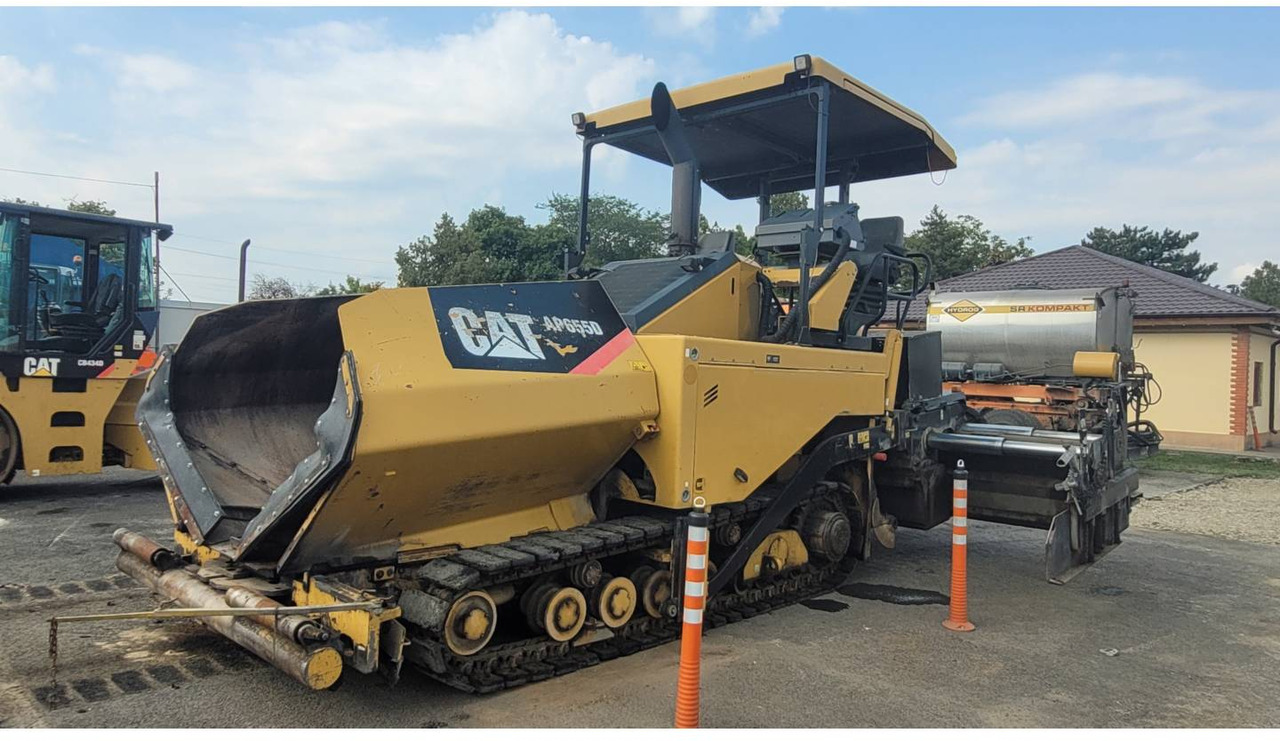 CAT AP-655D - Pavimentadora de asfalto: foto 1 CAT AP-655D - Pavimentadora de asfalto: foto 1