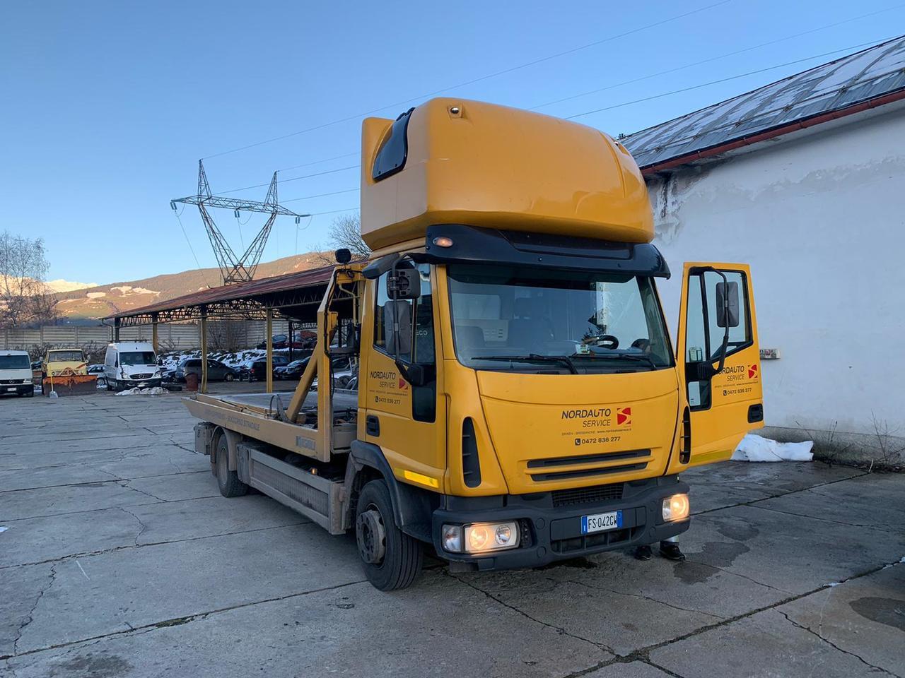 IVECO LESO - Camión portavehículos: foto 1 IVECO LESO - Camión portavehículos: foto 1