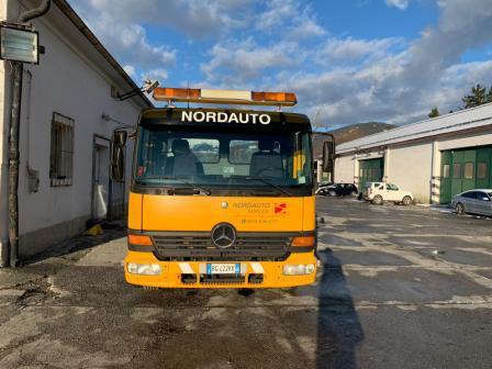 MERCEDES-BENZ ATEGO - Camión portavehículos: foto 1 MERCEDES-BENZ ATEGO - Camión portavehículos: foto 1
