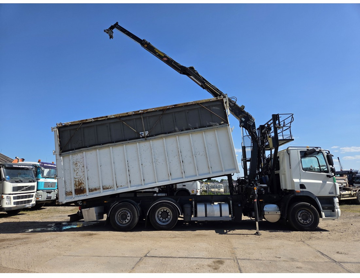 DAF CF85.410 6x2 steering axle lenk Tipper Crane HIAB J1320Z - Camión volquete, Camión grúa: foto 4 DAF CF85.410 6x2 steering axle lenk Tipper Crane HIAB J1320Z - Camión volquete, Camión grúa: foto 4