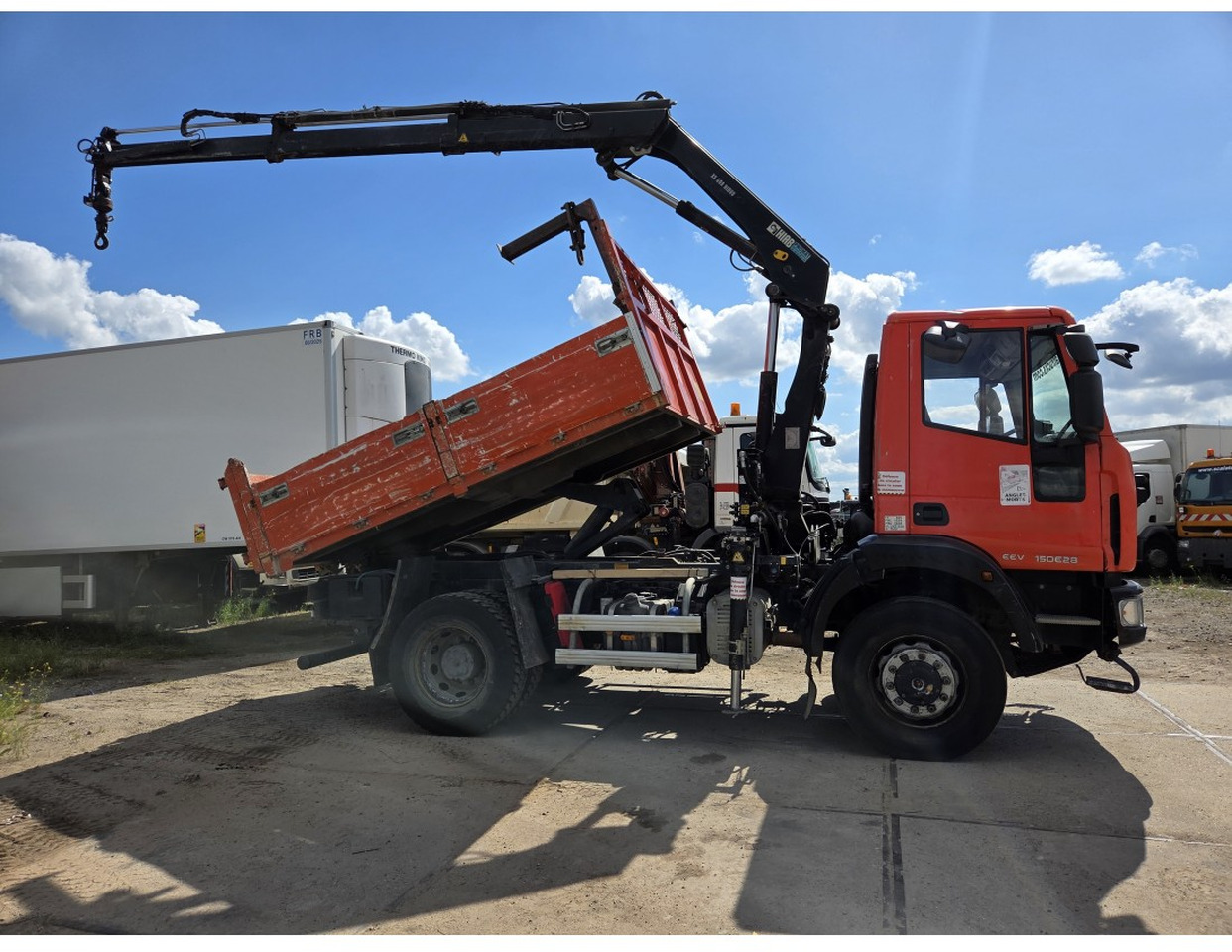 IVECO EUROCARGO 150E28 4X4 TIPPER CRANE HIAB 099 ES-2 - Camión volquete, Camión grúa: foto 3 IVECO EUROCARGO 150E28 4X4 TIPPER CRANE HIAB 099 ES-2 - Camión volquete, Camión grúa: foto 3