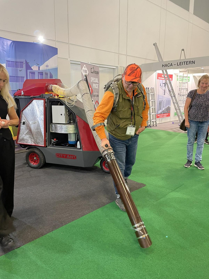 ТІСАВ Street Vacuum Cleaner, Outdoor Vacuum Sweeper, Manufacturer, City Ant - Aspirador industrial: foto 5 ТІСАВ Street Vacuum Cleaner, Outdoor Vacuum Sweeper, Manufacturer, City Ant - Aspirador industrial: foto 5