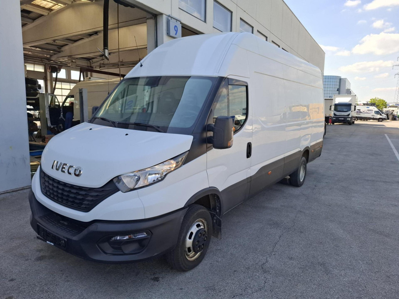 IVECO Daily 35C16V - Furgoneta de pasajeros: foto 1 IVECO Daily 35C16V - Furgoneta de pasajeros: foto 1