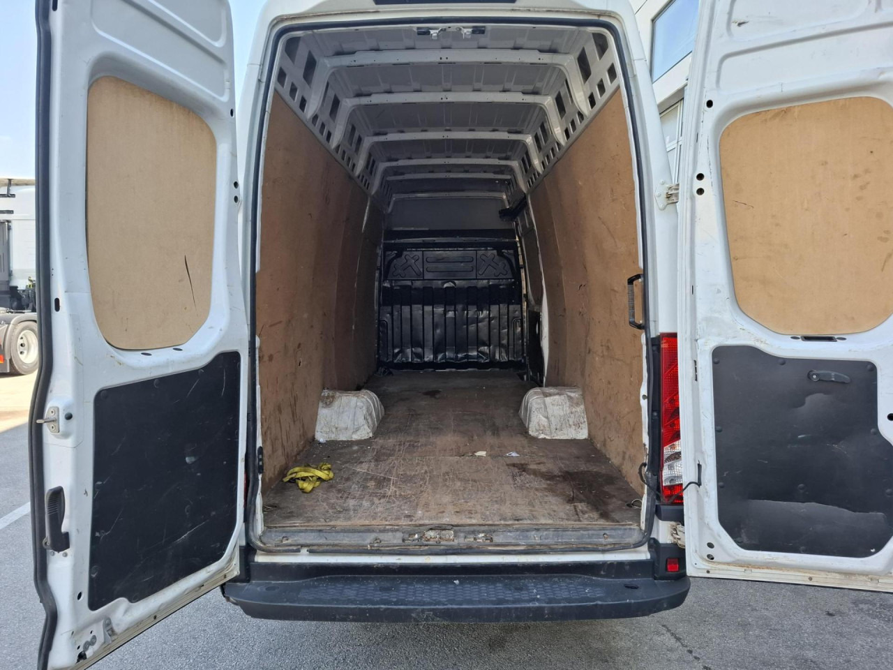 IVECO Daily 35C16V - Furgoneta de pasajeros: foto 5 IVECO Daily 35C16V - Furgoneta de pasajeros: foto 5