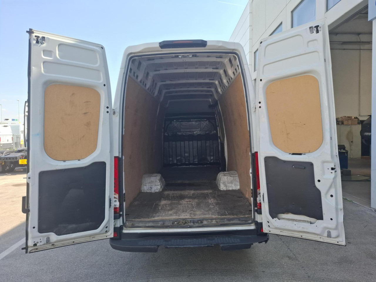 IVECO Daily 35C18H V - Furgoneta de pasajeros: foto 5 IVECO Daily 35C18H V - Furgoneta de pasajeros: foto 5