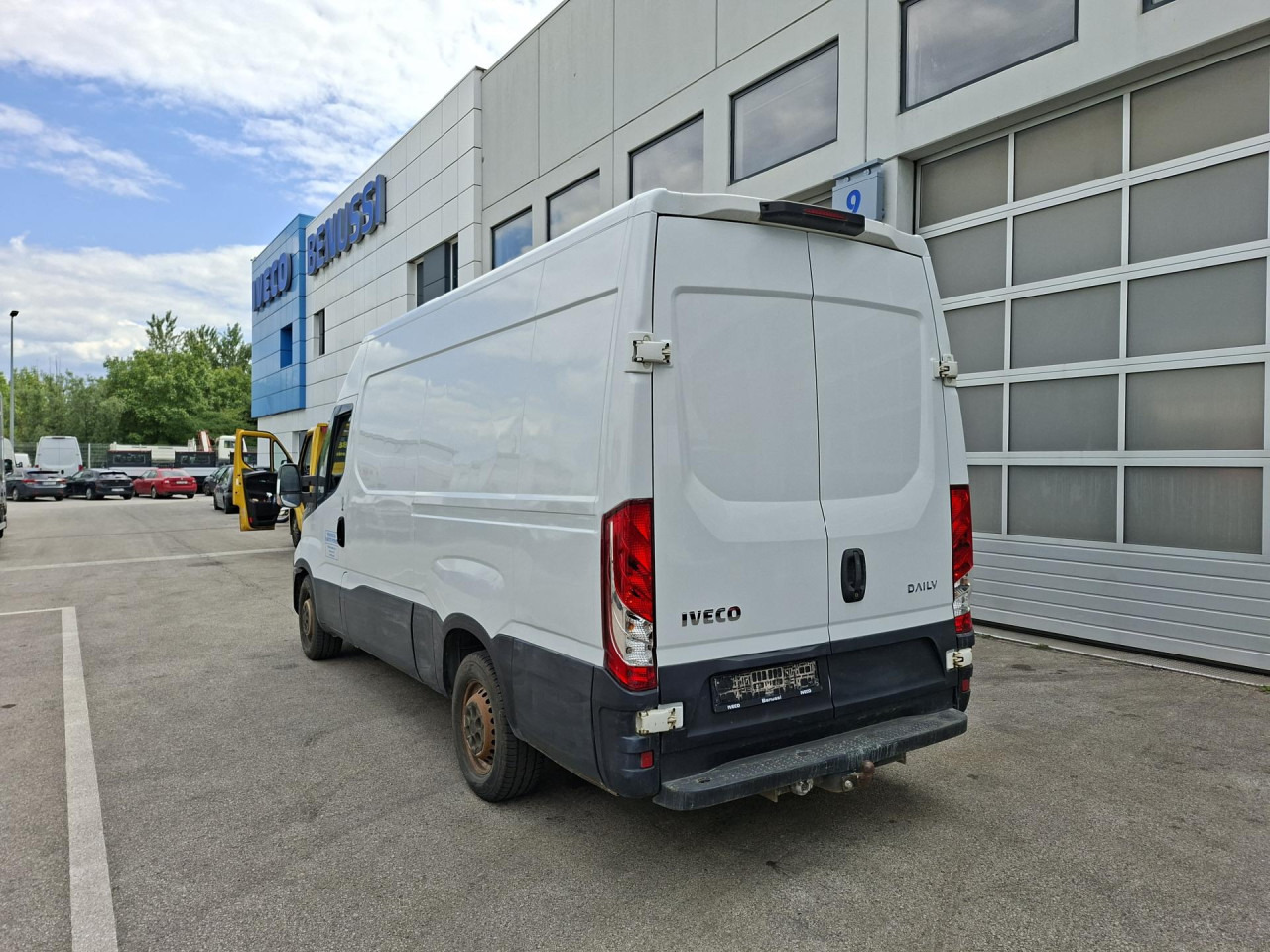 IVECO Daily 35S13V - Furgoneta de pasajeros: foto 3 IVECO Daily 35S13V - Furgoneta de pasajeros: foto 3
