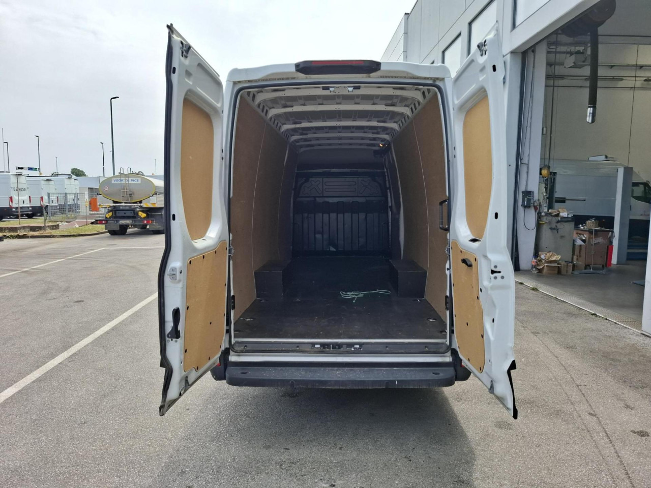 IVECO Daily 35S16V - Furgoneta de pasajeros: foto 5 IVECO Daily 35S16V - Furgoneta de pasajeros: foto 5