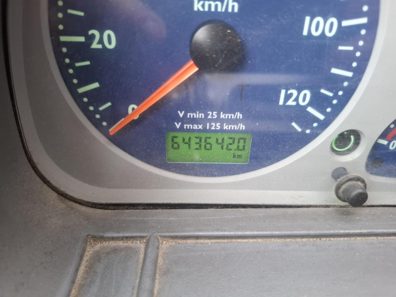 IVECO Stralis AT260S35Y - Camión lona: foto 2 IVECO Stralis AT260S35Y - Camión lona: foto 2