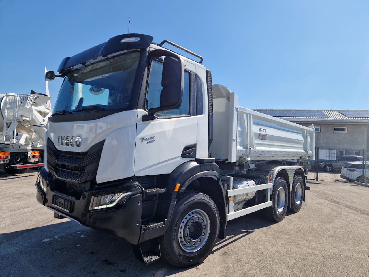 IVECO T-WAY AD380T45 - Volquete furgoneta: foto 1 IVECO T-WAY AD380T45 - Volquete furgoneta: foto 1