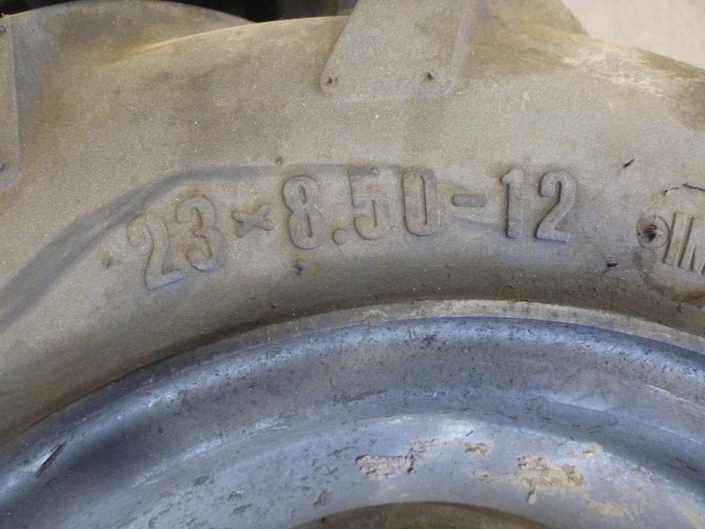 Däck med fälg Trelleborg, 23X8.50-12 - Eje y piezas para Maquinaria de construcción: foto 3 Däck med fälg Trelleborg, 23X8.50-12 - Eje y piezas para Maquinaria de construcción: foto 3