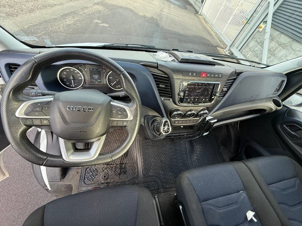 Iveco Daily 35 - NP Hi - Matic - Furgón: foto 5 Iveco Daily 35 - NP Hi - Matic - Furgón: foto 5