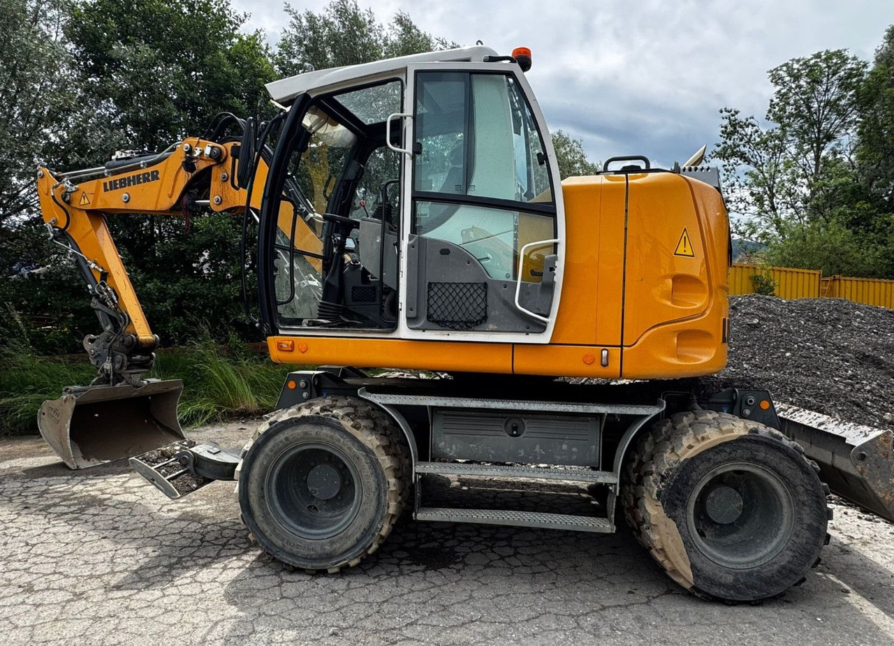Liebherr A910 Compact Litronic,3 Schaufeln,Schnellwechsle - Excavadora de ruedas: foto 1 Liebherr A910 Compact Litronic,3 Schaufeln,Schnellwechsle - Excavadora de ruedas: foto 1