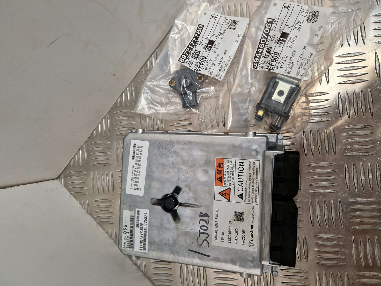 ISUZU ECU 4HK1 XYSJ02B 24V H725324 - Motor y piezas para Maquinaria de construcción: foto 2 ISUZU ECU 4HK1 XYSJ02B 24V H725324 - Motor y piezas para Maquinaria de construcción: foto 2