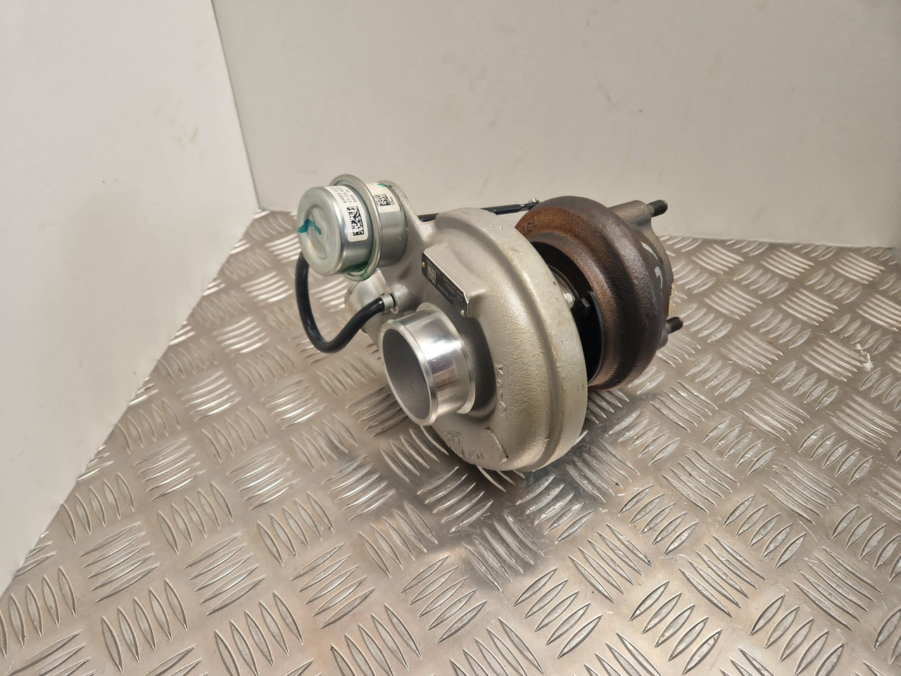 JCB turbocharger 320/06049 Garrett Turbo 762932-02 - Motor y piezas para Maquinaria de construcción: foto 4 JCB turbocharger 320/06049 Garrett Turbo 762932-02 - Motor y piezas para Maquinaria de construcción: foto 4