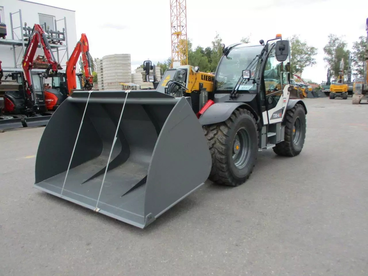 2024 Liebherr T 35-6s - Manipulador telescópico: foto 1 2024 Liebherr T 35-6s - Manipulador telescópico: foto 1
