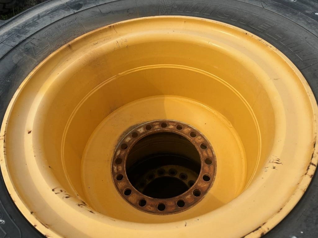 Michelin 650/65R25 Volvo L90 E , F , G , H - Rueda completa: foto 5 Michelin 650/65R25 Volvo L90 E , F , G , H - Rueda completa: foto 5