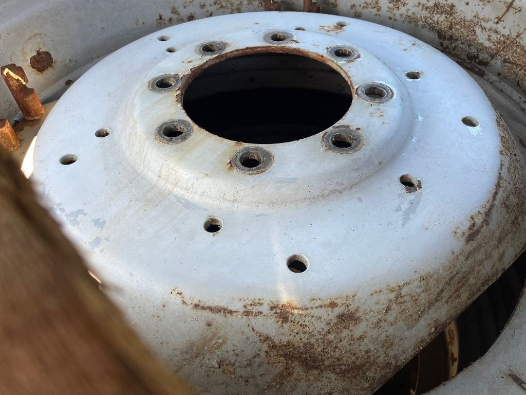 Michelin 650/65R38 520/65R28 till Case , MC Cormick  - Neumático para Maquinaria agrícola: foto 5 Michelin 650/65R38 520/65R28 till Case , MC Cormick  - Neumático para Maquinaria agrícola: foto 5