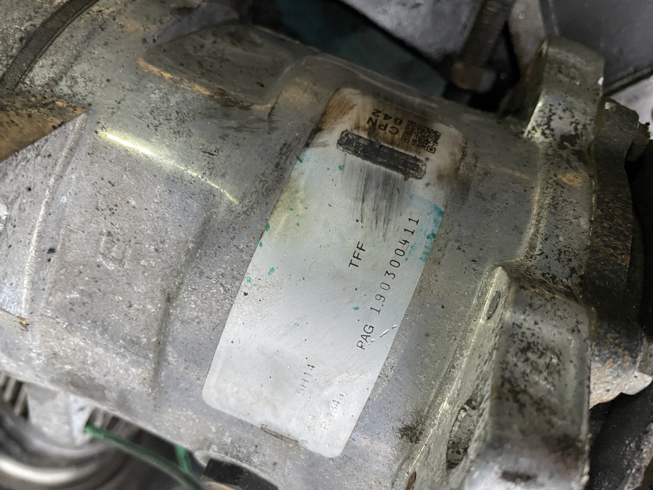 Caterpillar Cat Perkins 1106D C6.6 - spręźarka klimatyzacji - Compresor de aire acondicionado para Maquinaria de construcción: foto 2 Caterpillar Cat Perkins 1106D C6.6 - spręźarka klimatyzacji - Compresor de aire acondicionado para Maquinaria de construcción: foto 2