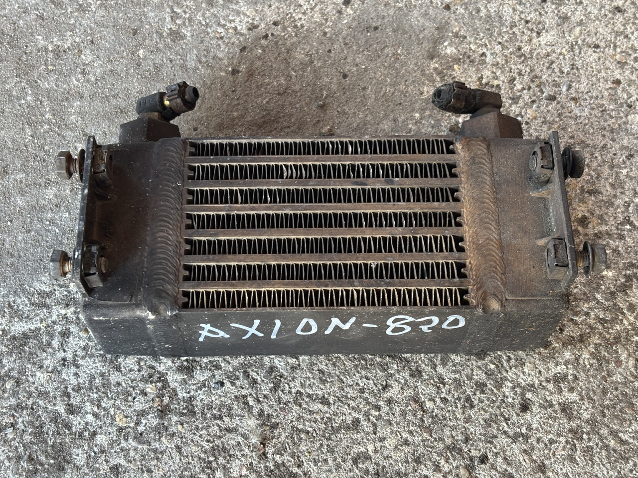 Claas Arion Axion 820 830 CMATIC Chłodnica Oleju 00 1119 861 0   0011198610 - Enfriador de aceite para Maquinaria agrícola: foto 1 Claas Arion Axion 820 830 CMATIC Chłodnica Oleju 00 1119 861 0   0011198610 - Enfriador de aceite para Maquinaria agrícola: foto 1