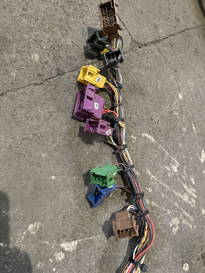 Claas Jaguar 880-830 980-930 - wiązka elektryczna kabiny 0018110206 - Cables/ Alambres para Cosechadora de forraje: foto 5 Claas Jaguar 880-830 980-930 - wiązka elektryczna kabiny 0018110206 - Cables/ Alambres para Cosechadora de forraje: foto 5