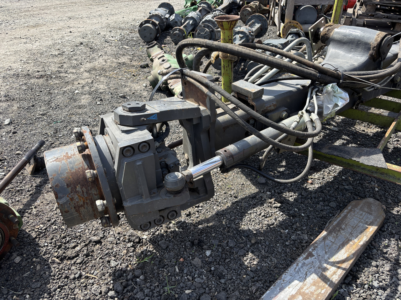 Claas Lexion 600 700 - kompletna tylna oś napędowa 0007705892 0770589.2 - Eje posterior: foto 3 Claas Lexion 600 700 - kompletna tylna oś napędowa 0007705892 0770589.2 - Eje posterior: foto 3