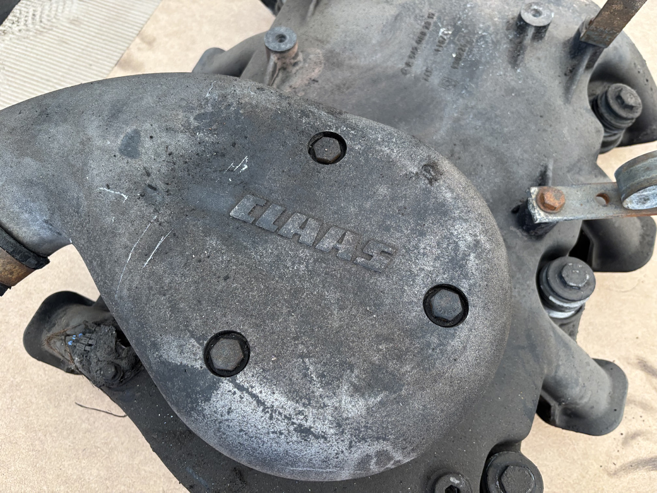 Claas Lexion 780 Kolektor Ssący OM502LA 5420982317 5420980617 - Colector de admisión para Cosechadora de granos: foto 2 Claas Lexion 780 Kolektor Ssący OM502LA 5420982317 5420980617 - Colector de admisión para Cosechadora de granos: foto 2