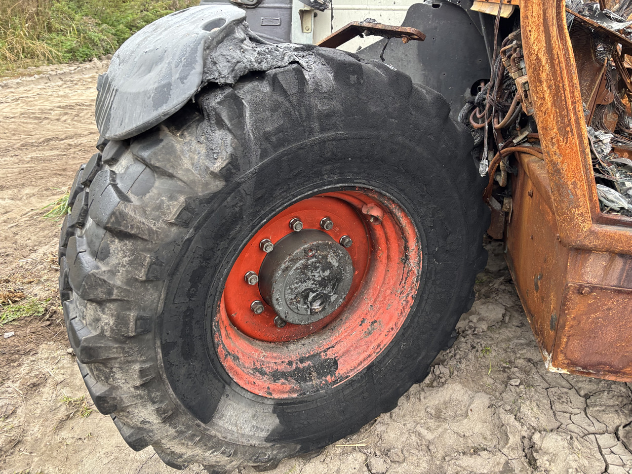 Claas Scorpion 7050 Felga 24XDW16L 24 X DW 16 L 10 szpilek - Llanta para Maquinaria agrícola: foto 1 Claas Scorpion 7050 Felga 24XDW16L 24 X DW 16 L 10 szpilek - Llanta para Maquinaria agrícola: foto 1