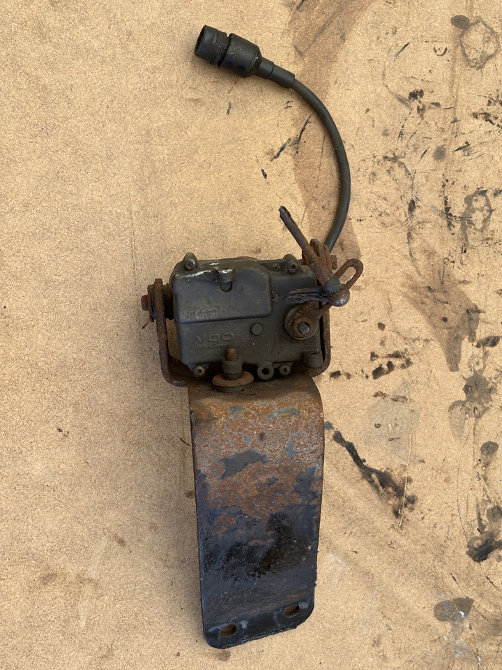 Cummins 8.3 6CT 6CTA 6CTAA Elektroniczny pedał gazu VDO 408.422/6/1 - Pedal: foto 2 Cummins 8.3 6CT 6CTA 6CTAA Elektroniczny pedał gazu VDO 408.422/6/1 - Pedal: foto 2