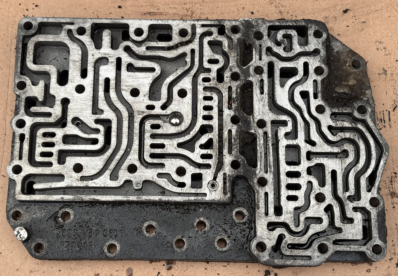 Deutz Fahr Agrotron 230 260 Skrzynia Biegów Płyta Zaworowa Mechatroniki CZĘŚCI - Caja de cambios para Maquinaria agrícola: foto 4 Deutz Fahr Agrotron 230 260 Skrzynia Biegów Płyta Zaworowa Mechatroniki CZĘŚCI - Caja de cambios para Maquinaria agrícola: foto 4