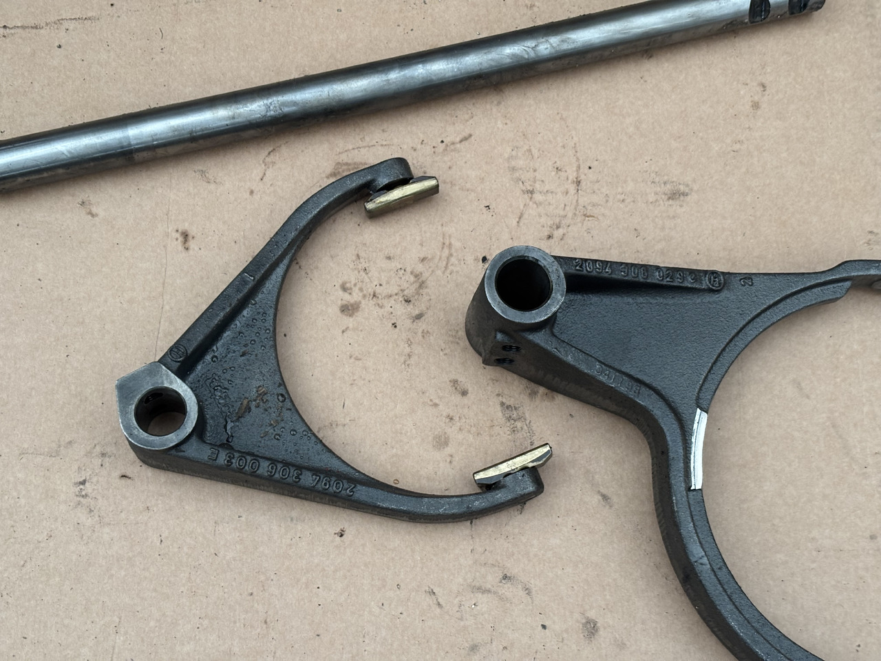 Deutz Fahr Agrotron 230 260 Skrzynia Biegów Widełki Zmiany Biegów 2094306003 2094306029 2094306004 - Caja de cambios para Maquinaria agrícola: foto 2 Deutz Fahr Agrotron 230 260 Skrzynia Biegów Widełki Zmiany Biegów 2094306003 2094306029 2094306004 - Caja de cambios para Maquinaria agrícola: foto 2