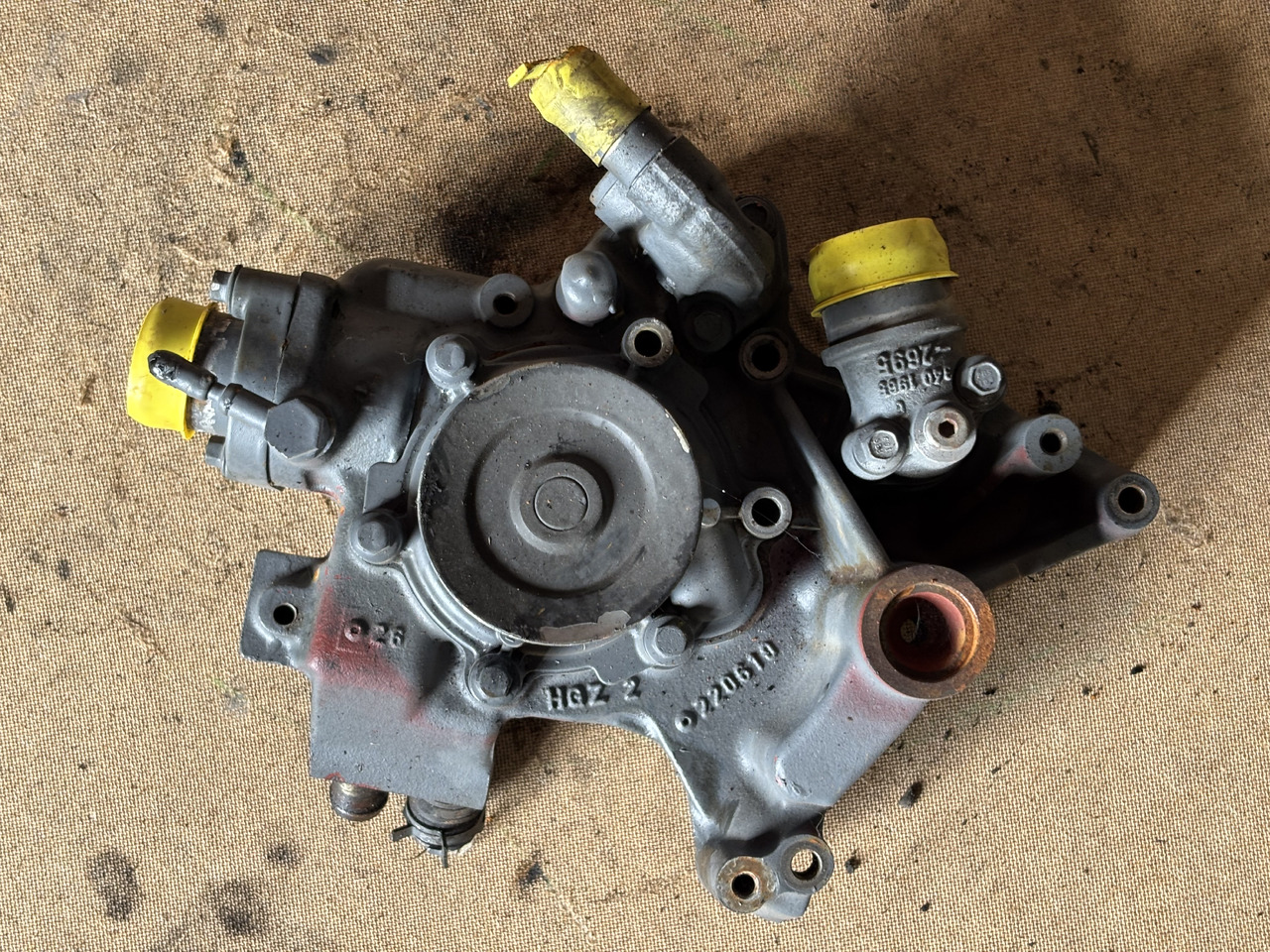 Deutz TD2011 D2011 D2011L04W Pompa Chłodnicy Płynu Chłodzącego 04102566RY 04102566 - Bomba de refrigerante: foto 1 Deutz TD2011 D2011 D2011L04W Pompa Chłodnicy Płynu Chłodzącego 04102566RY 04102566 - Bomba de refrigerante: foto 1