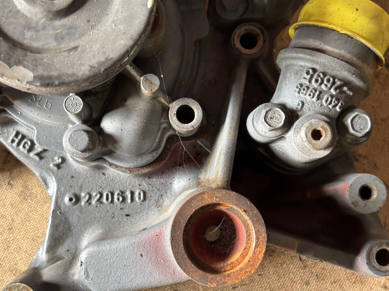 Deutz TD2011 D2011 D2011L04W Pompa Chłodnicy Płynu Chłodzącego 04102566RY 04102566 - Bomba de refrigerante: foto 2 Deutz TD2011 D2011 D2011L04W Pompa Chłodnicy Płynu Chłodzącego 04102566RY 04102566 - Bomba de refrigerante: foto 2