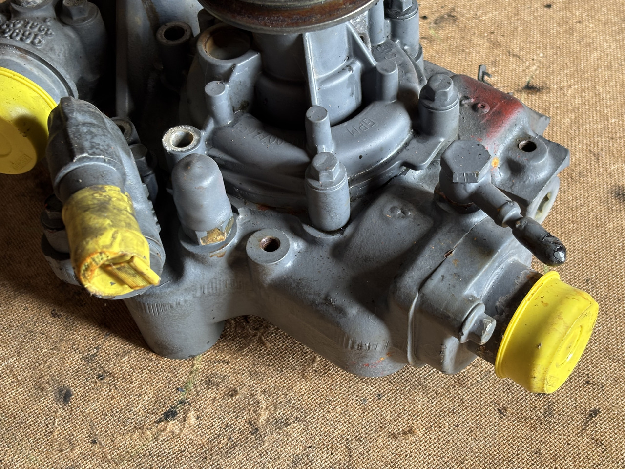 Deutz TD2011 D2011 D2011L04W Pompa Chłodnicy Płynu Chłodzącego 04102566RY 04102566 - Bomba de refrigerante: foto 3 Deutz TD2011 D2011 D2011L04W Pompa Chłodnicy Płynu Chłodzącego 04102566RY 04102566 - Bomba de refrigerante: foto 3