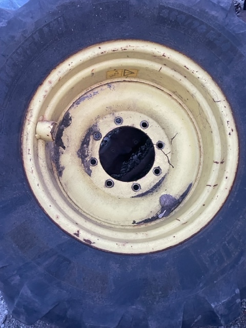 Felga 15x24 john deere 3200 , 3215 , 3220, 3400 , 3415 , 3420 - Llanta para Maquinaria agrícola: foto 1 Felga 15x24 john deere 3200 , 3215 , 3220, 3400 , 3415 , 3420 - Llanta para Maquinaria agrícola: foto 1