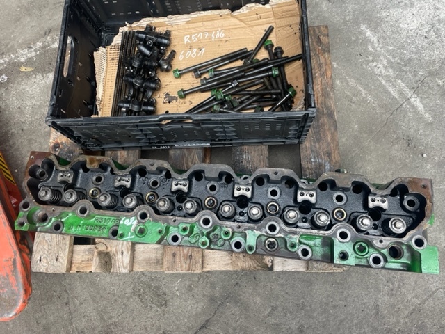 Głowica Cylindrów John Deere RG6081 , R517486 - Cabezal de bloque para Maquinaria agrícola: foto 3 Głowica Cylindrów John Deere RG6081 , R517486 - Cabezal de bloque para Maquinaria agrícola: foto 3