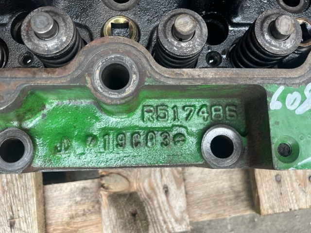 Głowica Cylindrów John Deere RG6081 , R517486 - Cabezal de bloque para Maquinaria agrícola: foto 2 Głowica Cylindrów John Deere RG6081 , R517486 - Cabezal de bloque para Maquinaria agrícola: foto 2