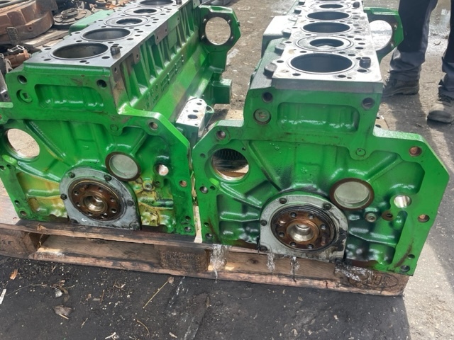 Głowica Cylindrów John Deere RG6081 , R517486 - Cabezal de bloque para Maquinaria agrícola: foto 4 Głowica Cylindrów John Deere RG6081 , R517486 - Cabezal de bloque para Maquinaria agrícola: foto 4