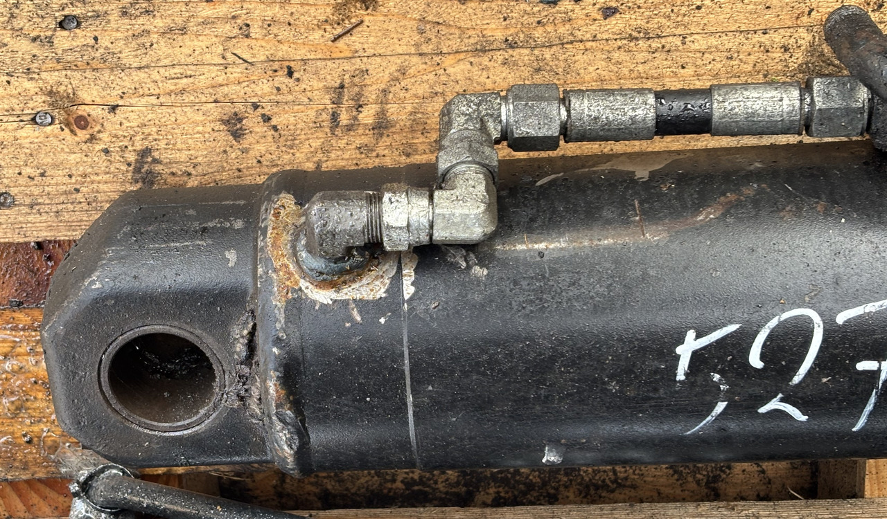 JCB 527-58 52758 527 58 Siłownik Wychyłu Łyżki - Cilindro hidráulico para Manipulador telescópico: foto 2 JCB 527-58 52758 527 58 Siłownik Wychyłu Łyżki - Cilindro hidráulico para Manipulador telescópico: foto 2