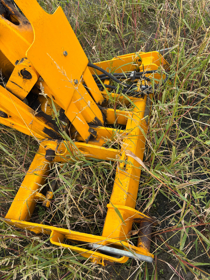 JCB 527-58 Karetka Q-Fit - Acoplamiento rápido: foto 2 JCB 527-58 Karetka Q-Fit - Acoplamiento rápido: foto 2