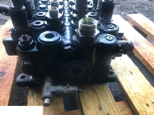 JCB TM 320 - Rozdzielacz Hydrauliczny - Válvula hidráulica para Maquinaria agrícola: foto 5 JCB TM 320 - Rozdzielacz Hydrauliczny - Válvula hidráulica para Maquinaria agrícola: foto 5