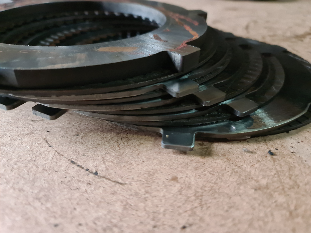 John Deere 4650, 4850 Płytka Sprzęgła Tarcze R115319 RE234261 R77663 - Embrague y piezas para Maquinaria agrícola: foto 2 John Deere 4650, 4850 Płytka Sprzęgła Tarcze R115319 RE234261 R77663 - Embrague y piezas para Maquinaria agrícola: foto 2